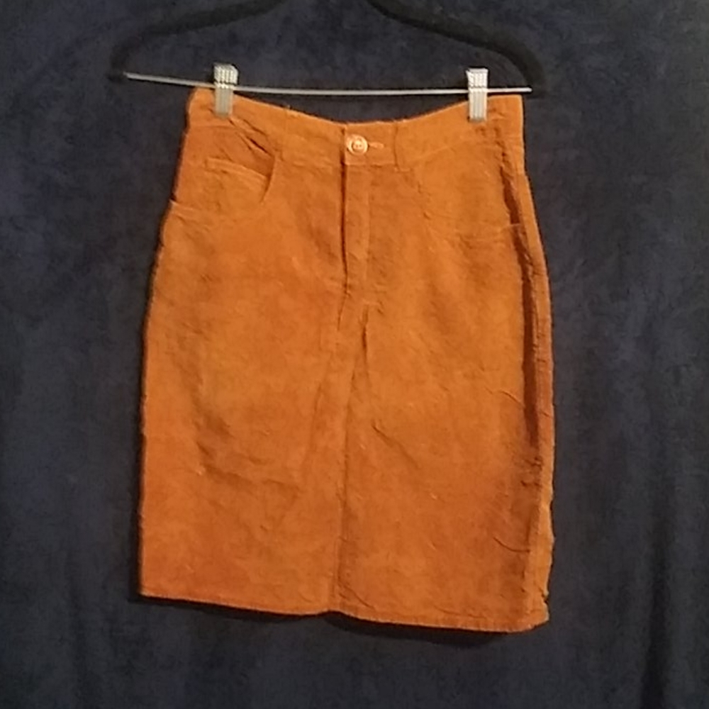 Textured brown skirt